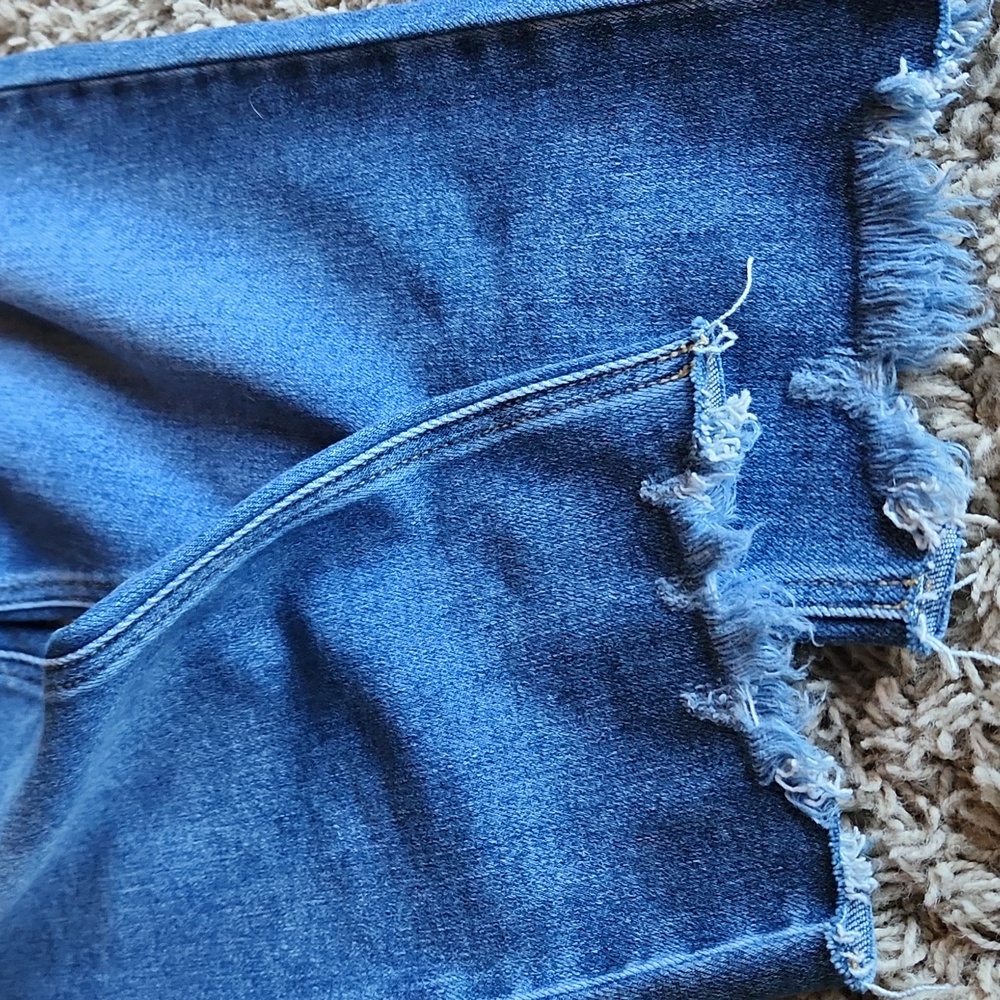 KanCan Distressed Denim Capris Size 13 - Picture 3 of 8